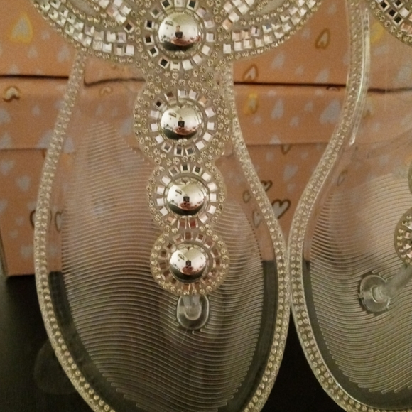 Sandals - Picture 2 of 7